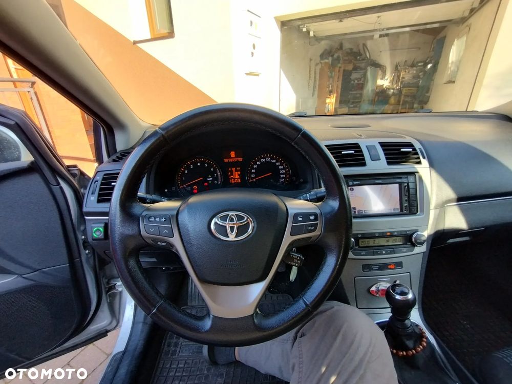 Toyota Avensis 1.8 Comfort - 6
