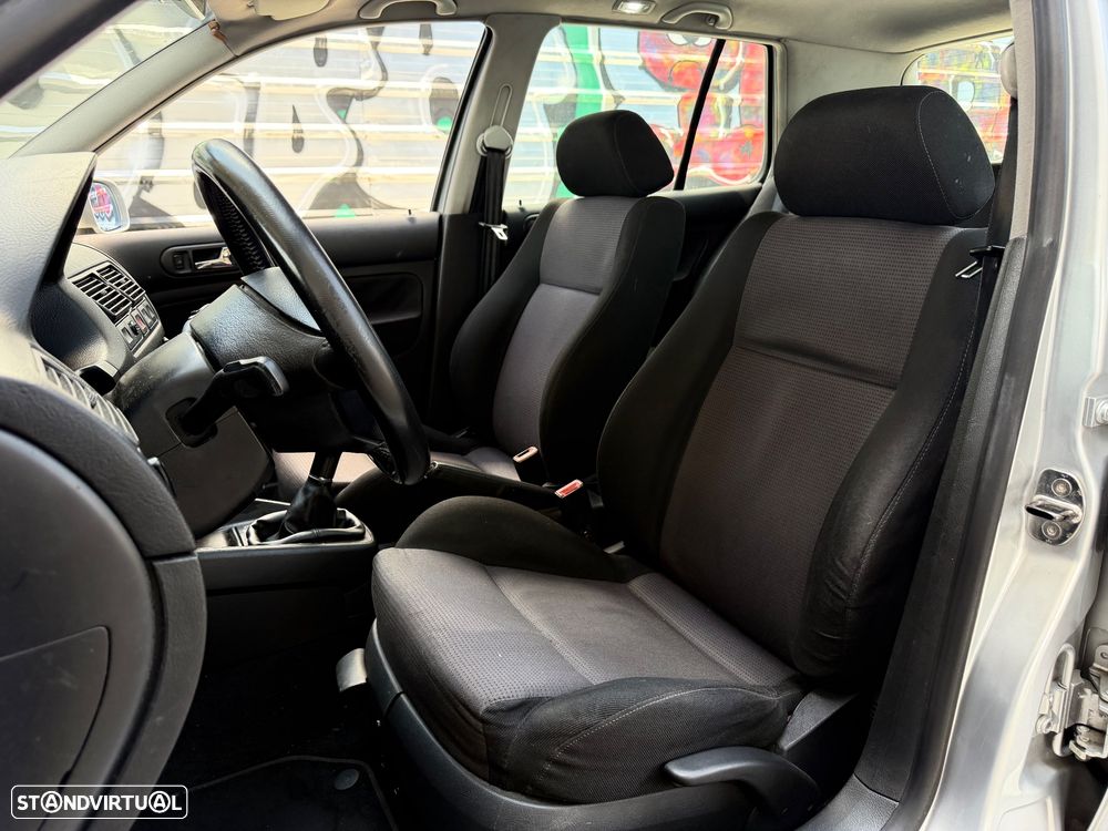 VW Golf 1.4i 25 Anos - 8