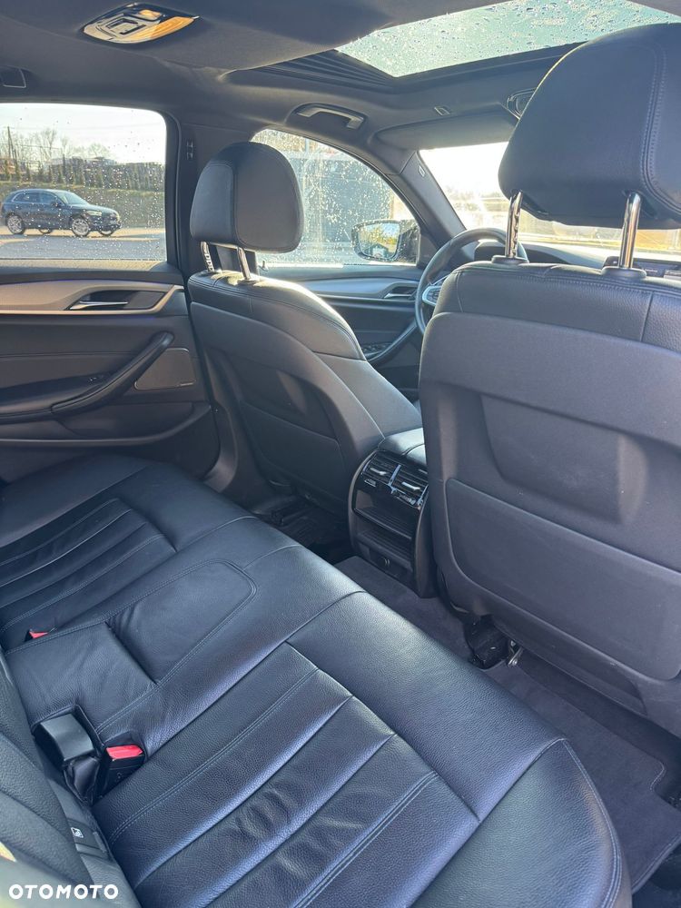 BMW Seria 5 520d M Sport - 14