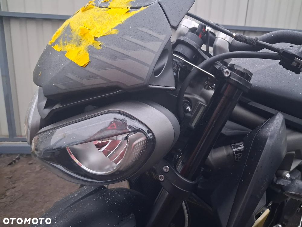 Triumph Street Triple - 20