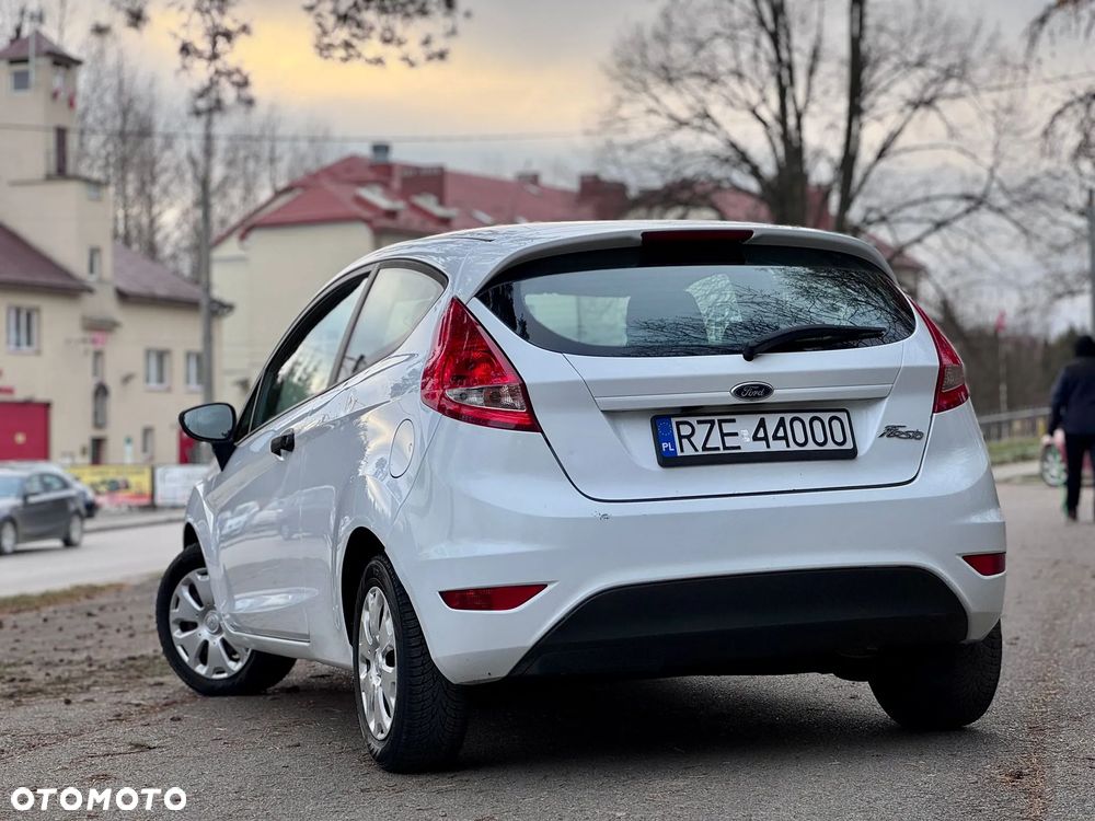 Ford Fiesta 1.4 TDCi Ambiente - 12