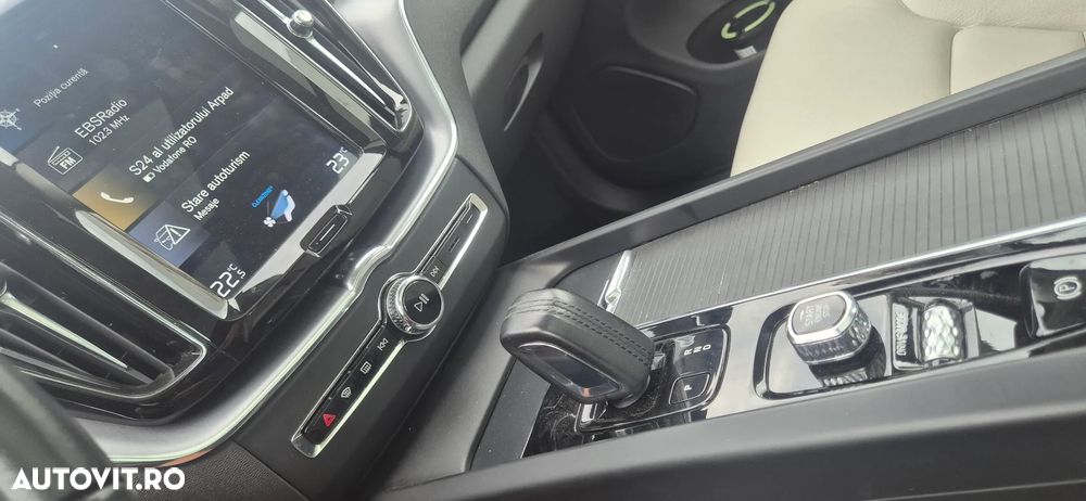 Volvo XC 60 B4 MHEV AWD Momentum - 10