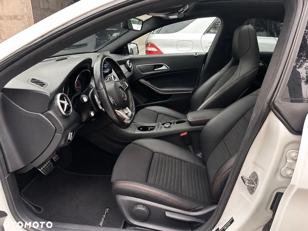 Mercedes-Benz CLA - 12