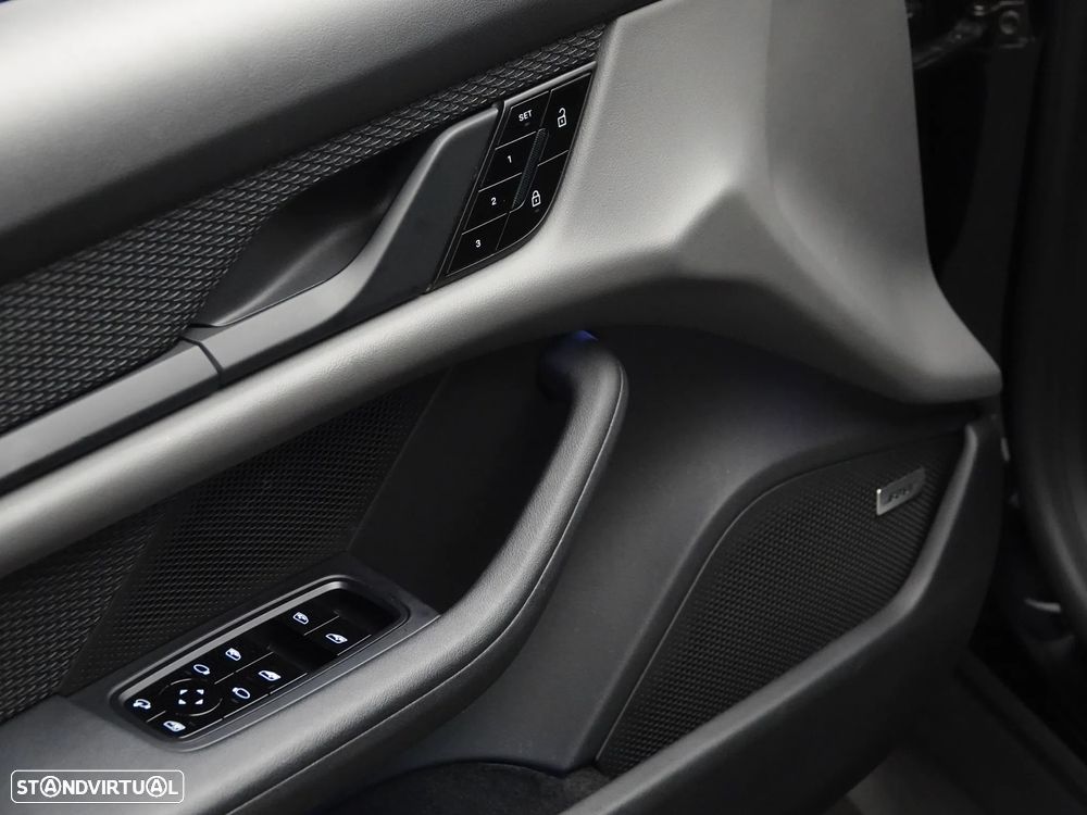 Porsche Taycan 4S - 21