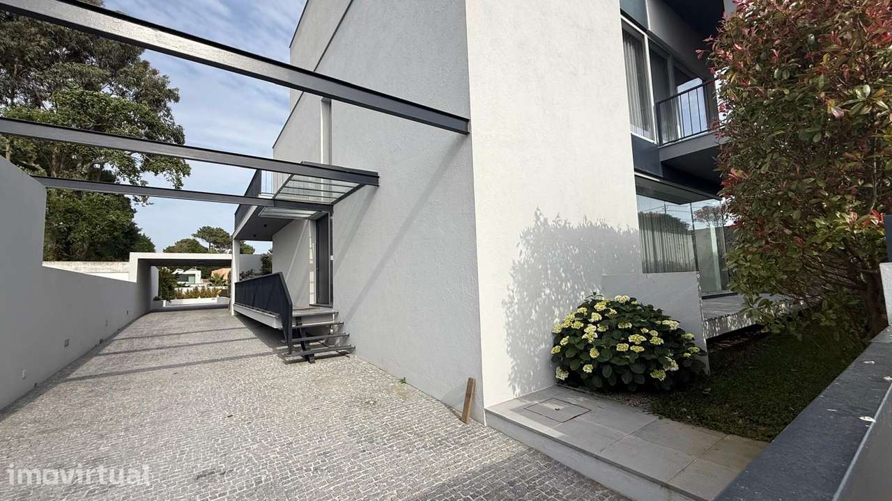 Moradia T4 com piscina, jardim e acessibilidade - Grande imagem: 3/25