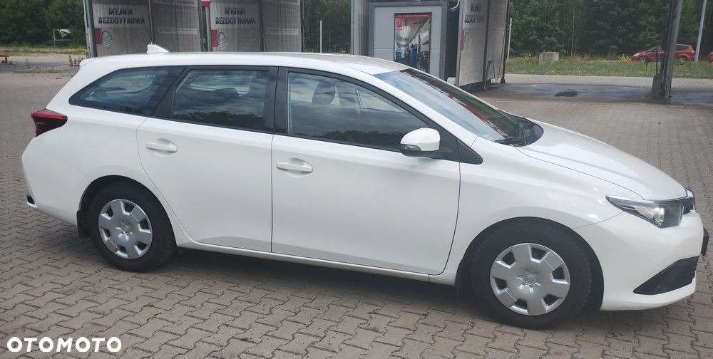 Toyota Auris 2017 photo 2