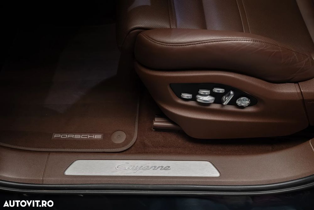 Porsche Cayenne - 14