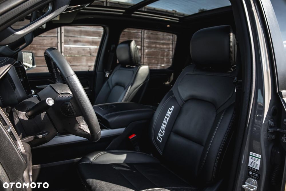RAM 1500 Crew Cab Shortbed Rebel - 18