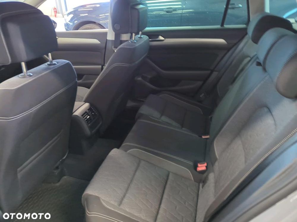 Volkswagen Passat - 9