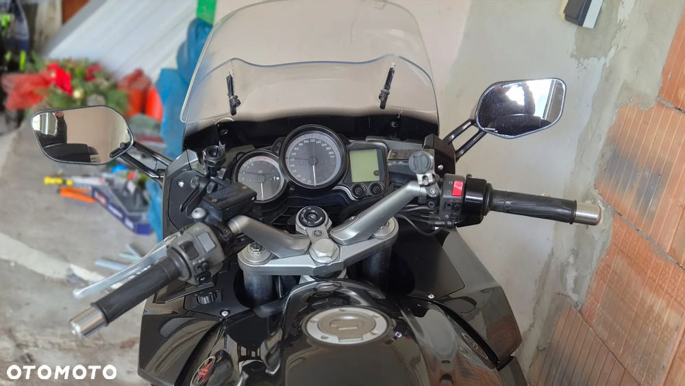 Yamaha FJR - 16