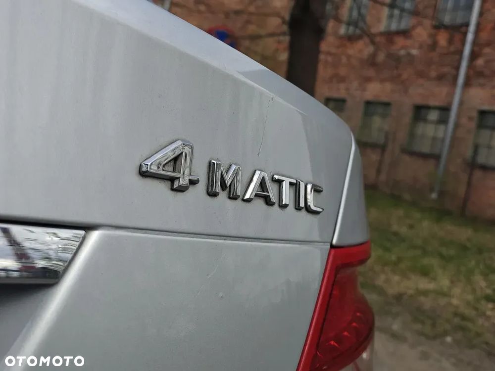 Mercedes-Benz Klasa C 300 Avantgarde 4-Matic - 33