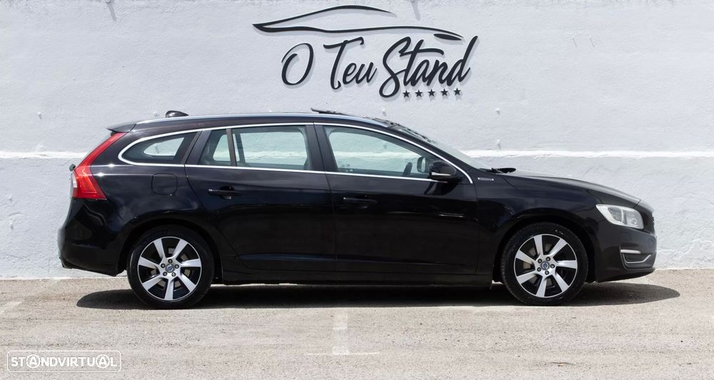 Volvo V60 D6 Plug-In-Hybrid AWD Geartronic Momentum — fotografia 6