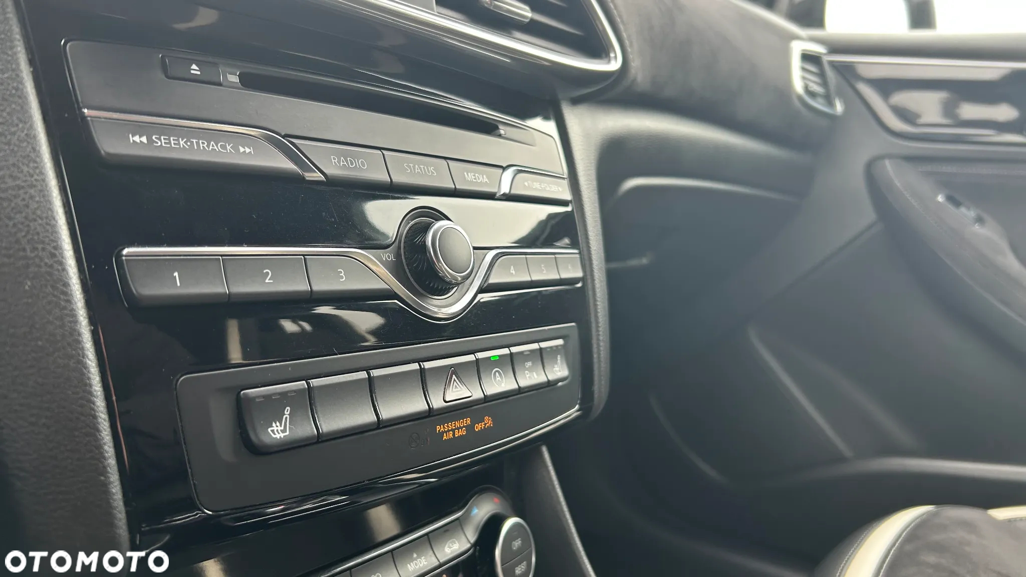 Infiniti Q30 2.0t Sport AWD 7DCT - 19