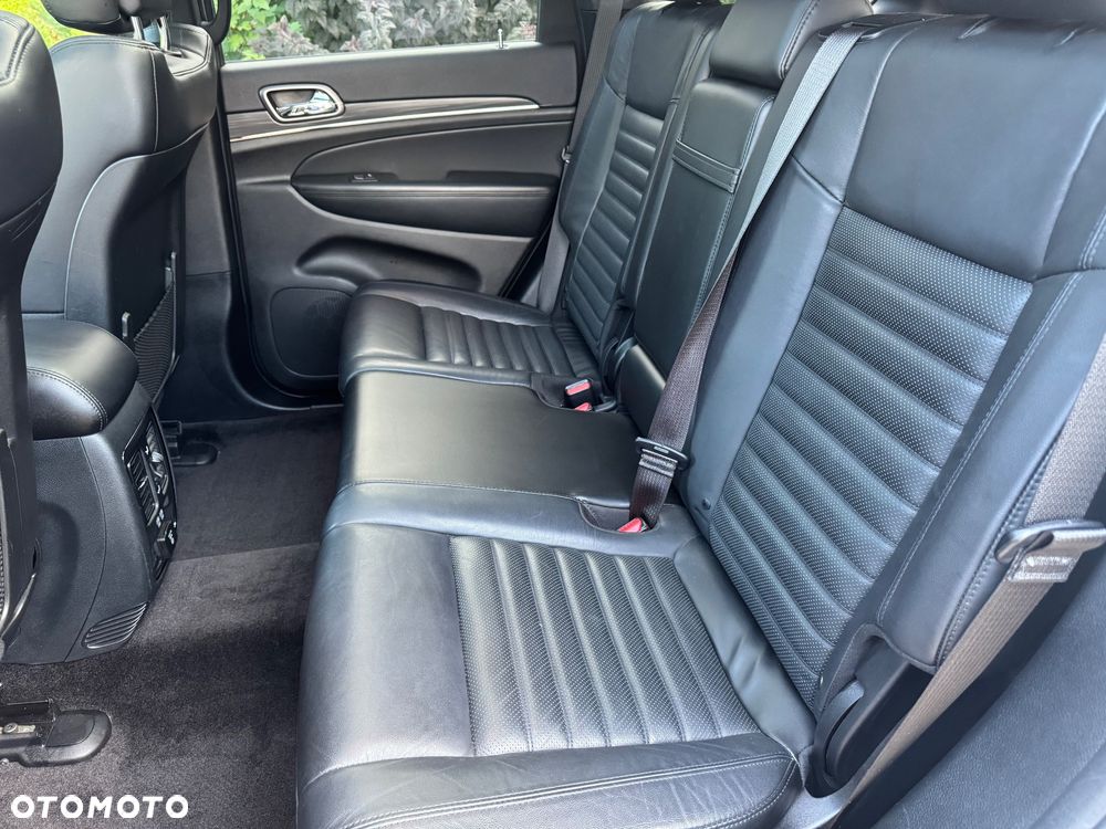 Jeep Grand Cherokee - 23