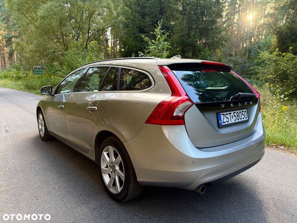 Volvo V60 D3 Momentum - 4