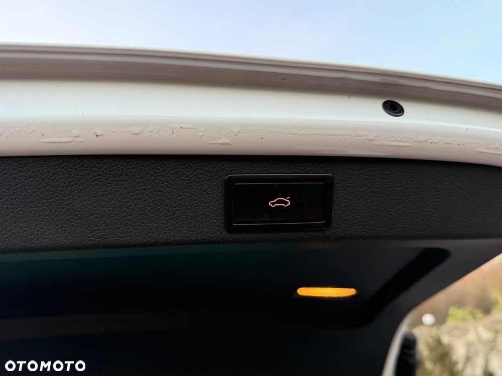 Skoda Superb 2.0 TDI DSG L&K - 18