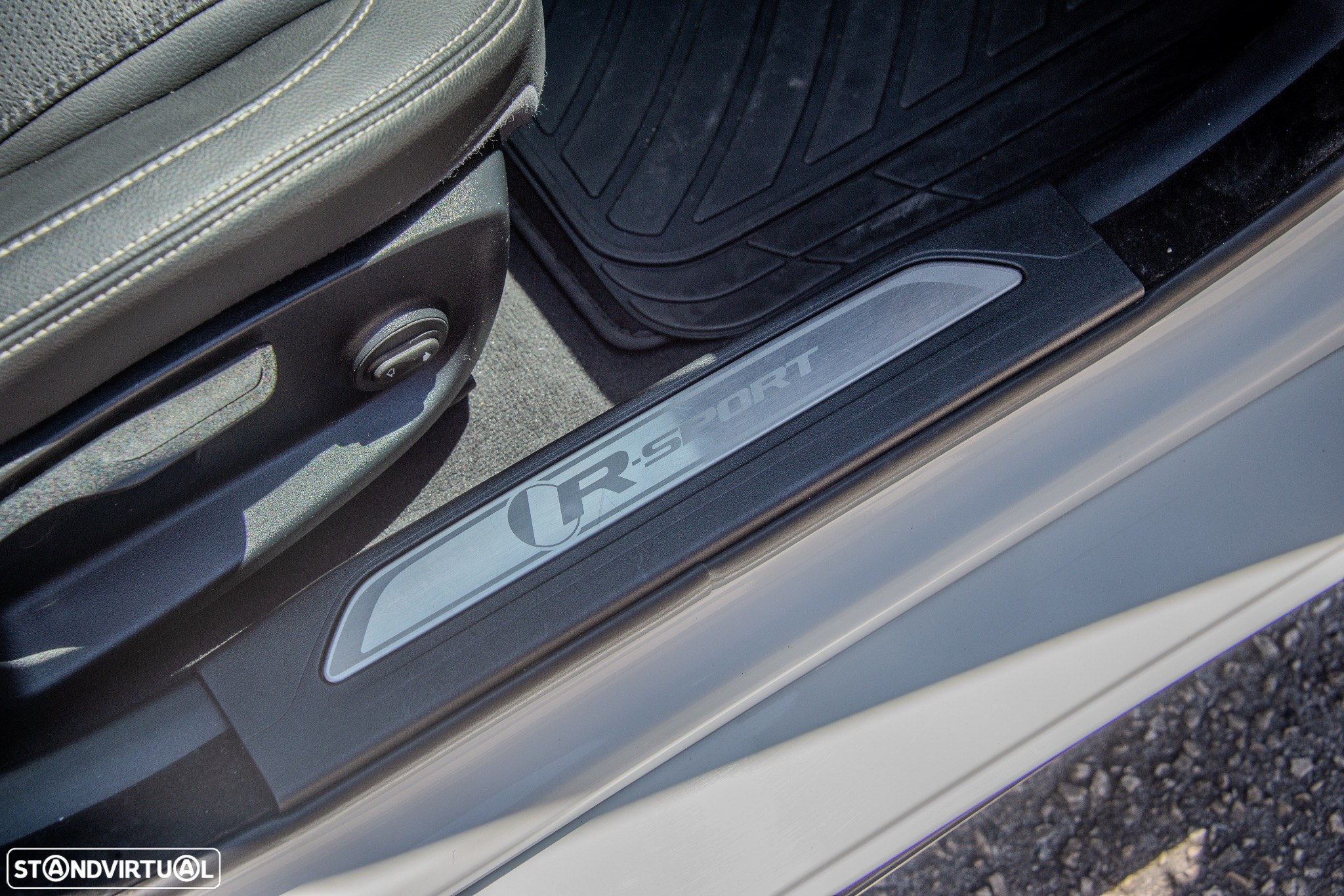Jaguar XE 2.0 D R-Sport AWD Aut. - 37