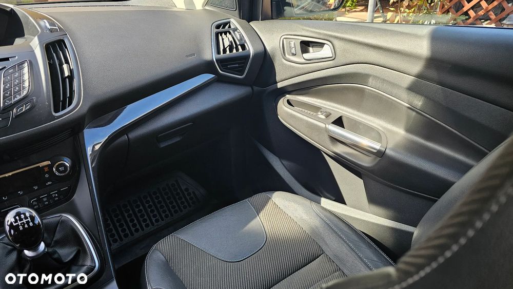 Ford Kuga 2.0 TDCi 2x4 Titanium - 12