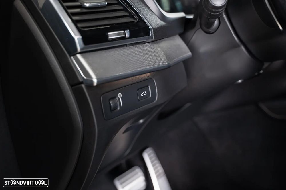 Volvo XC 90 2.0 D4 R-Design - 17