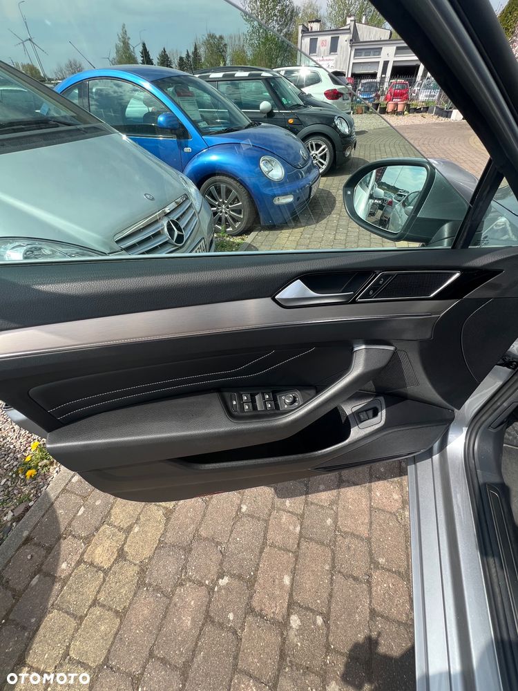 Volkswagen Passat - 17