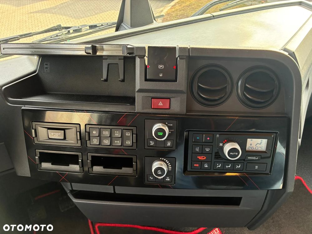 Renault T480 EVO High Sleeper Cab - 11