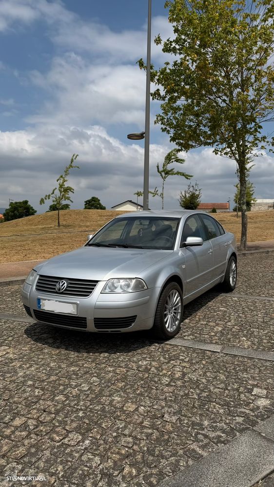 VW Passat 1.9 TDi Trendline - 1