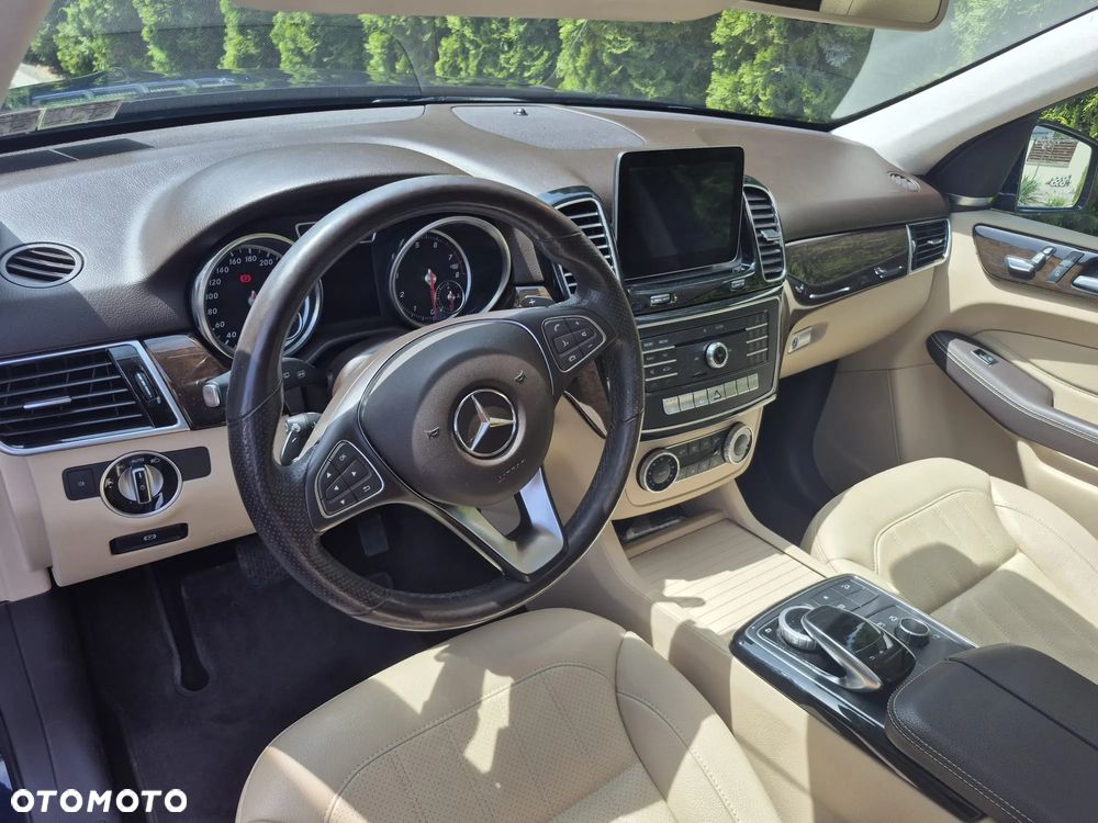 Mercedes-Benz GLE - 25