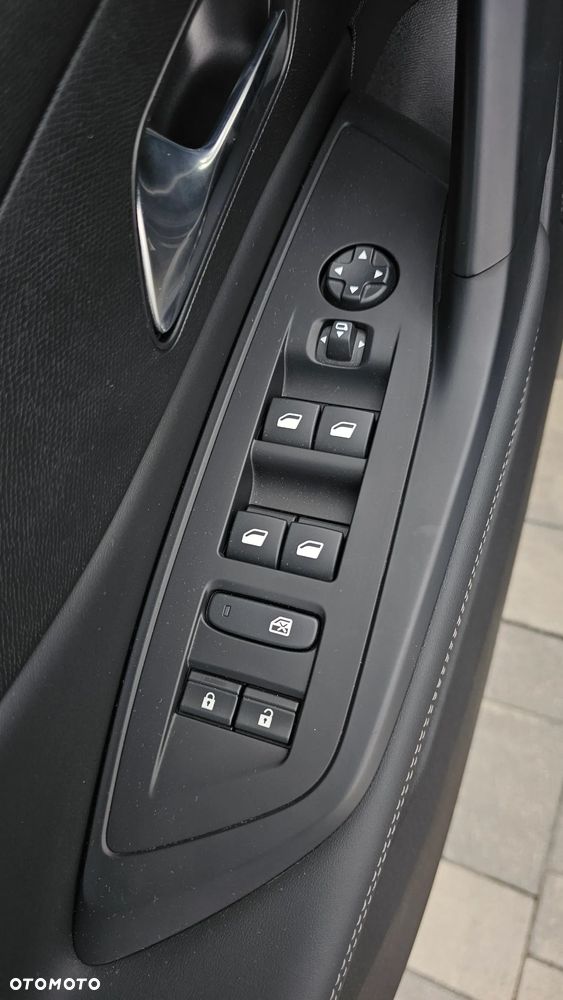 Peugeot 408 1.6 Plug-In Hybrid 180 Allure EAT8 - 31