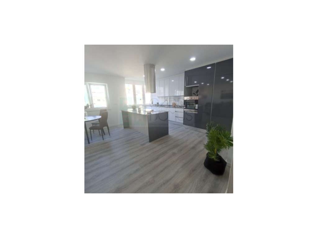 Apartamento T3 - totalmente renovado, em Benfica - Grande imagem: 2/19