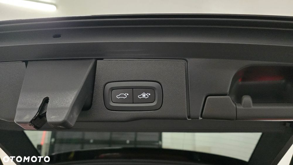 Volvo XC 60 B4 D Ultimate Dark - 10