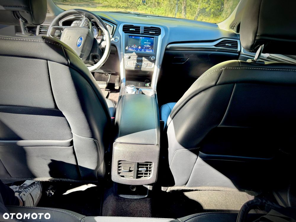 Ford Fusion - 15