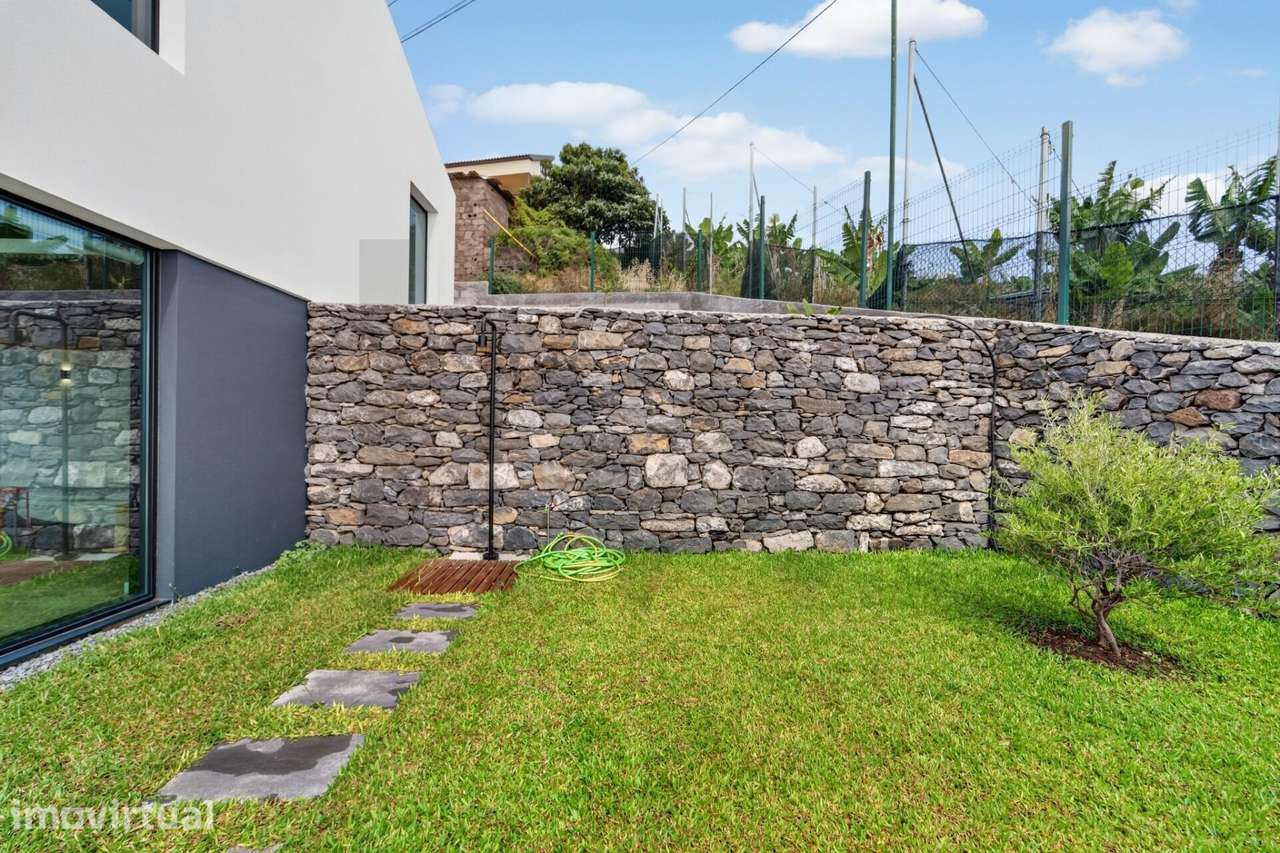 Moradia T3 Contemporânea com Piscina e Vista Mar | Ribeira Brava - Grande imagem: 3/44