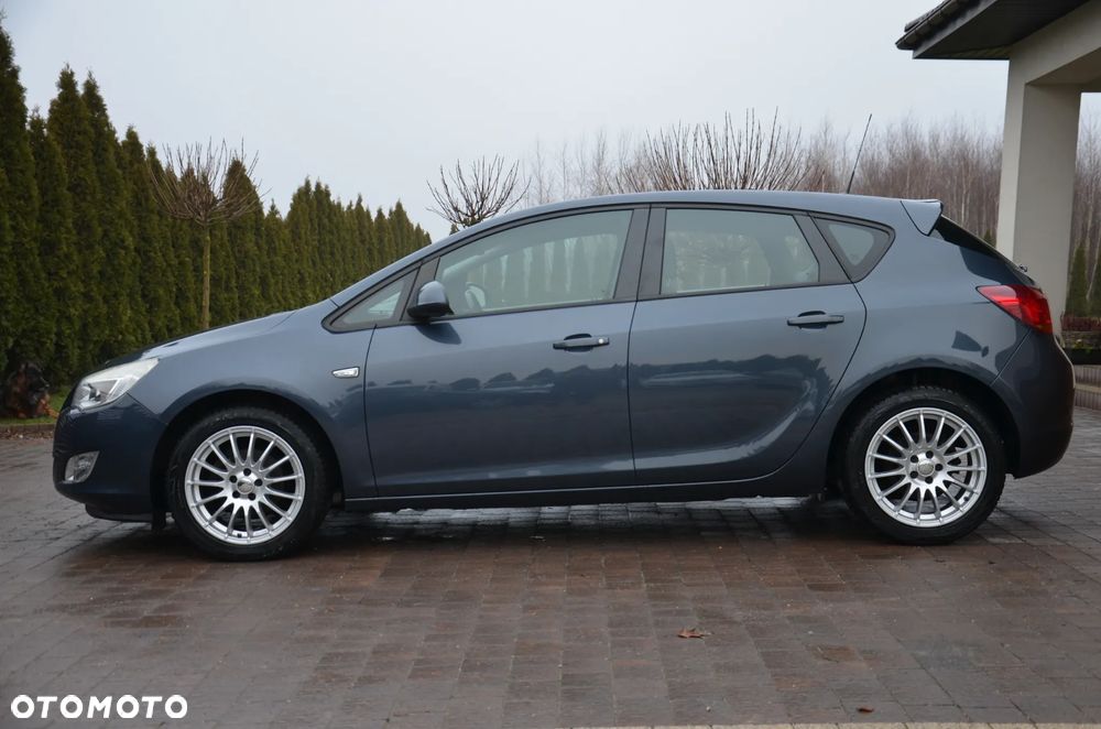 Opel Astra 1.6 150 Jahre - 4