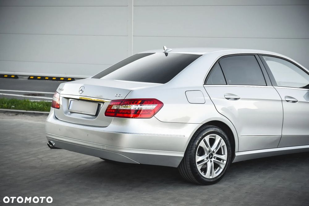 Mercedes-Benz Klasa E 200 CGI BlueEFFICIENCY 7G-TRONIC Avantgarde - 16