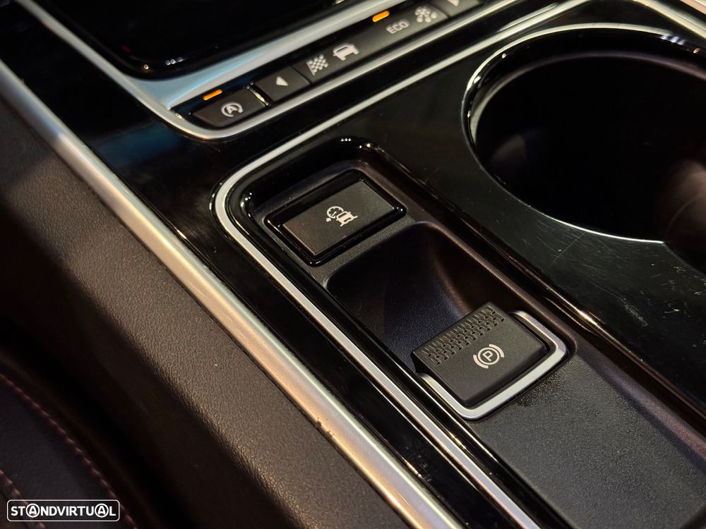 Jaguar XE 2.0 D R-Dynamic HSE - 20