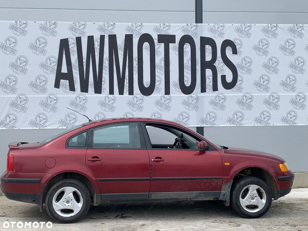 VW VOLKSWAGEN PASSAT 1997 *SAMOCHÓD NA CZĘŚCI* 1616 MASKA, LAMPA, DRZWI, LUSTERKO, ZDERZAK, GRILL, BŁOTNIK, KLAPA, BELKA, DESKA, FOTELE, KANAPA, ĆWIARTKA KIEROWNICA, TARCZE, ZACISKI, ZAWIESZENIE, KOMPLETNY PRZÓD, KOMPLETNY TYŁ, LICZNIK, ZEGARY, PRAWE LEWE PRZÓD TYŁ - 1