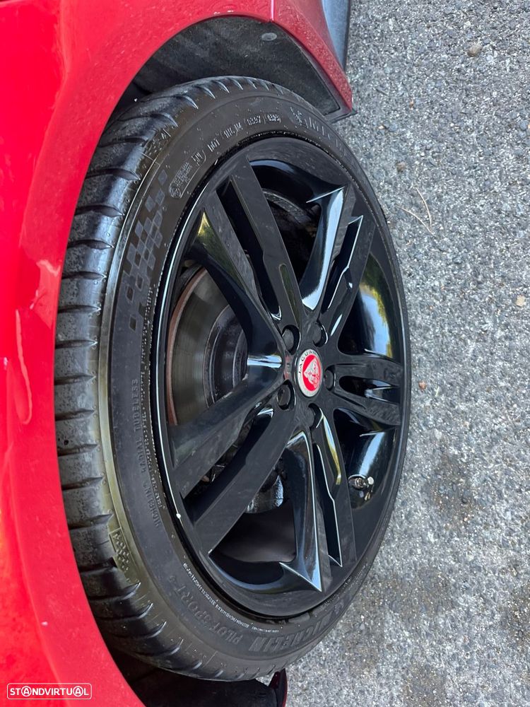 Jaguar XE - 30