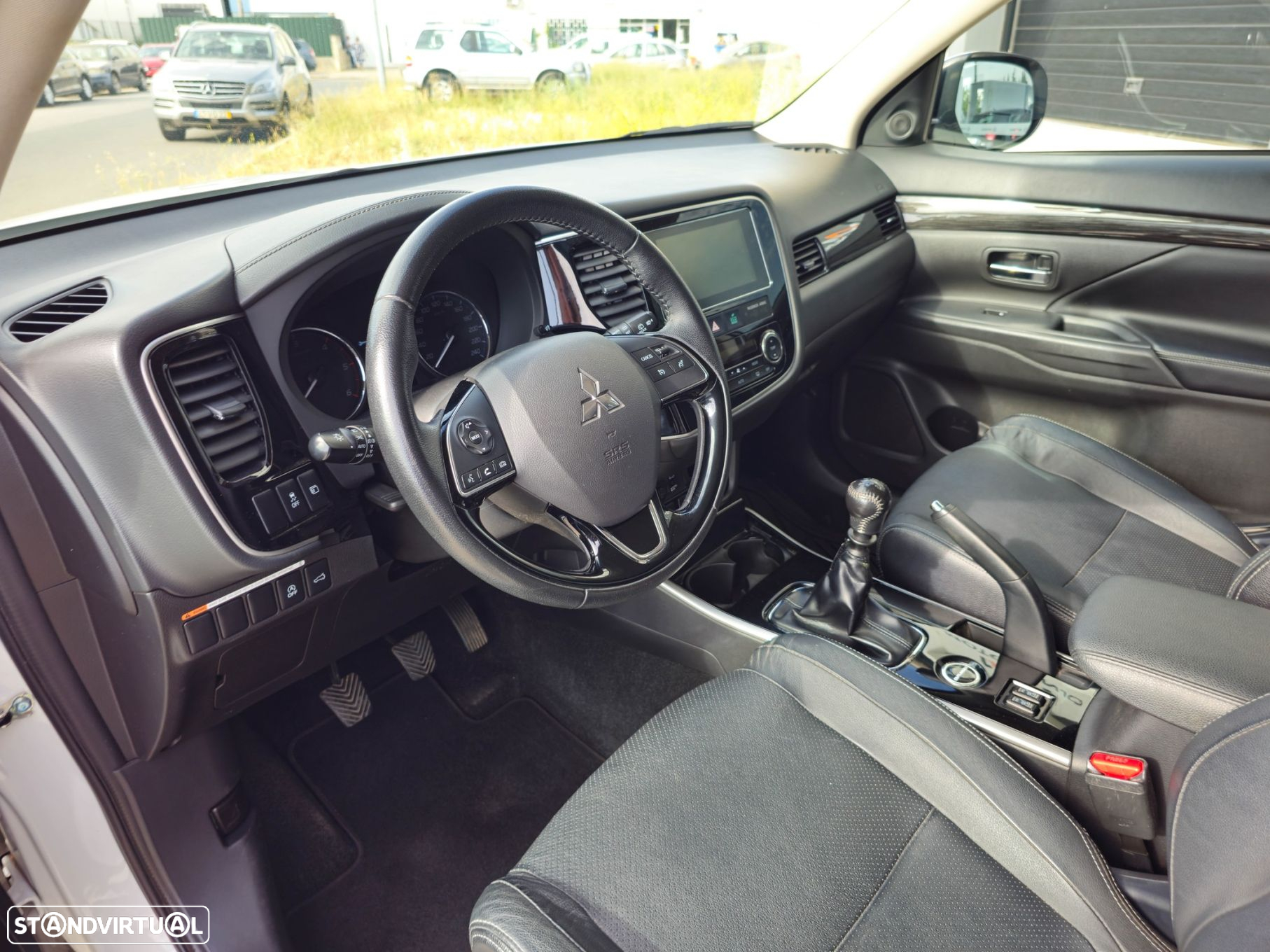 Mitsubishi Outlander 2.2 DI-D Intense+ - 14