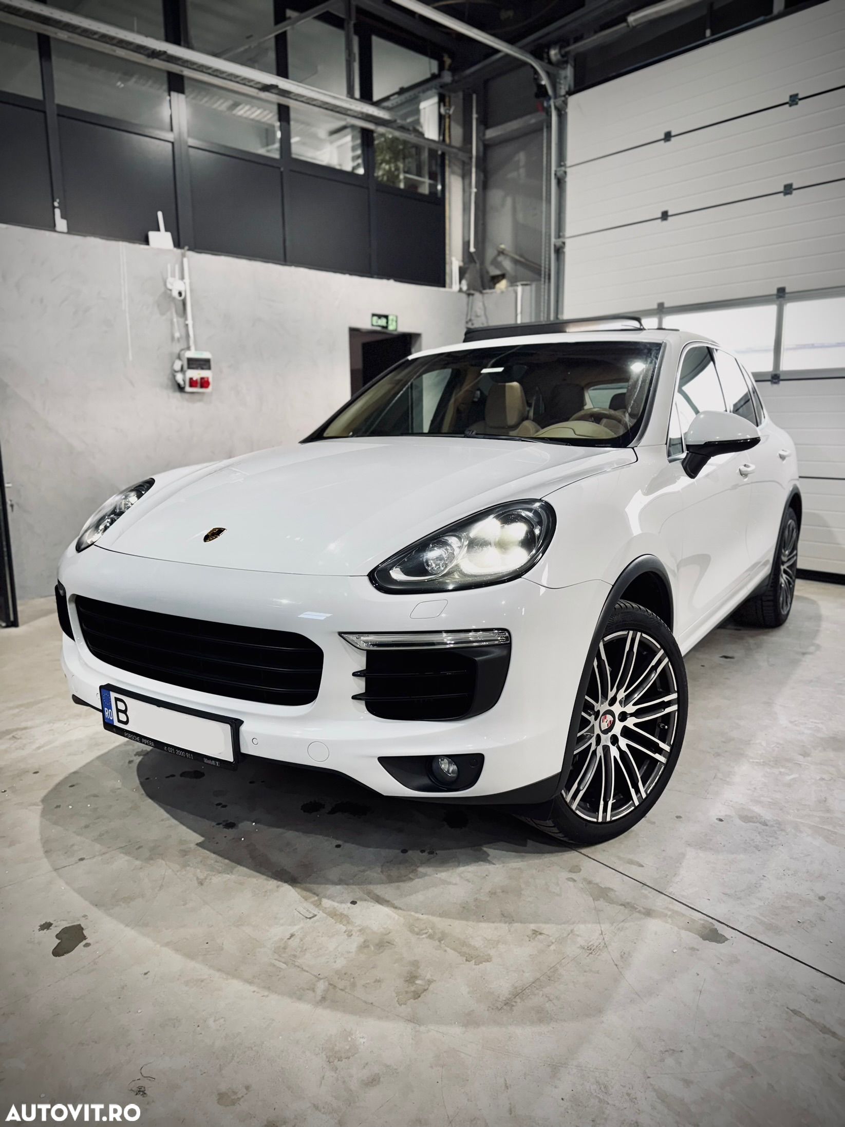Porsche Cayenne 3.0 L - 1