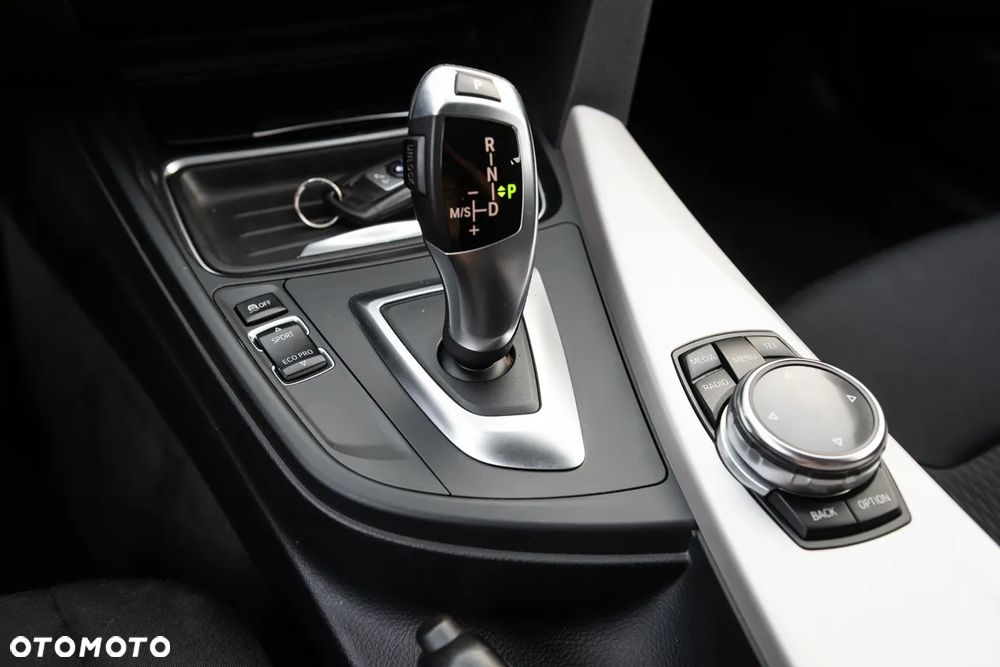 BMW Seria 3 320d xDrive Sport-Aut Modern Line - 21