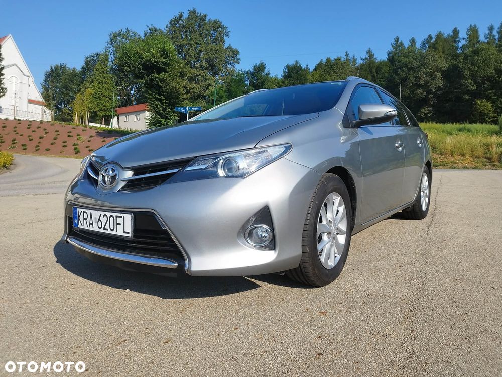 Toyota Auris 1.6 Valvematic Executive - 1