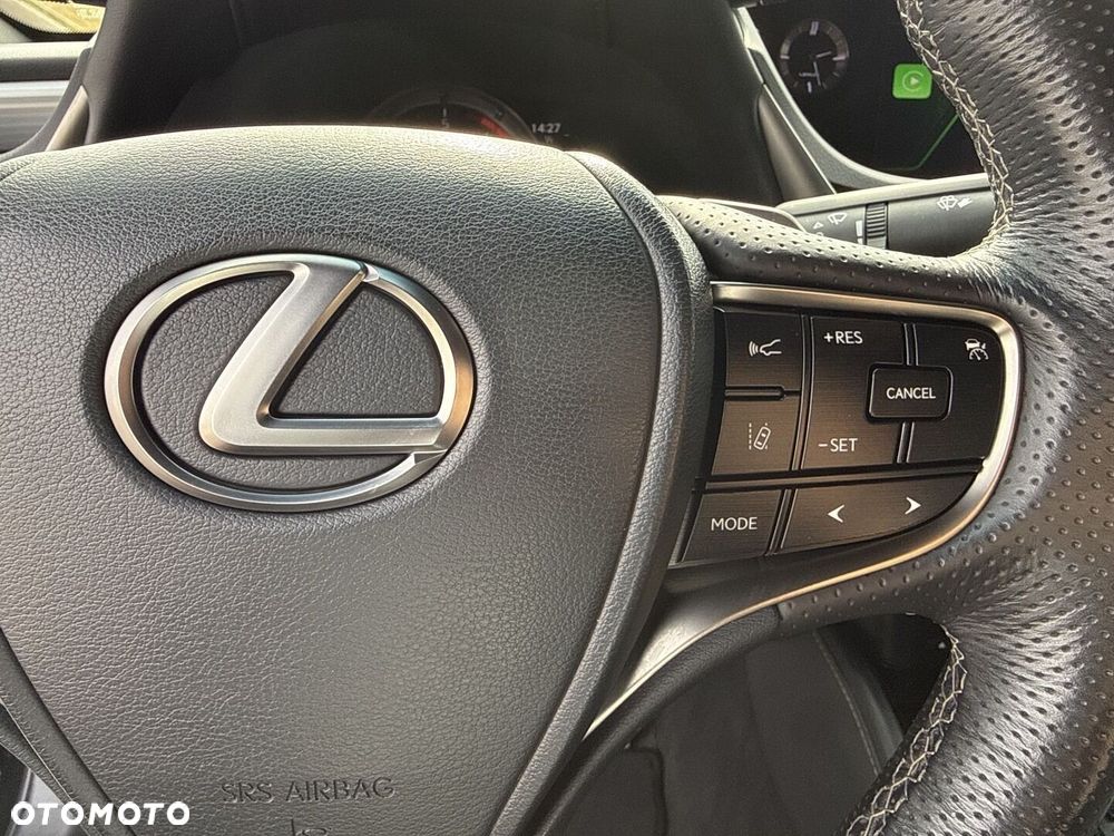 Lexus ES 300h F Sport Edition - 22