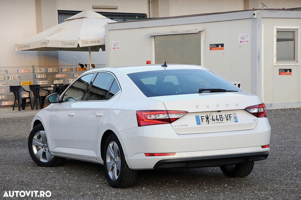 Skoda Superb 1.4 TSI DSG Ambition - 9