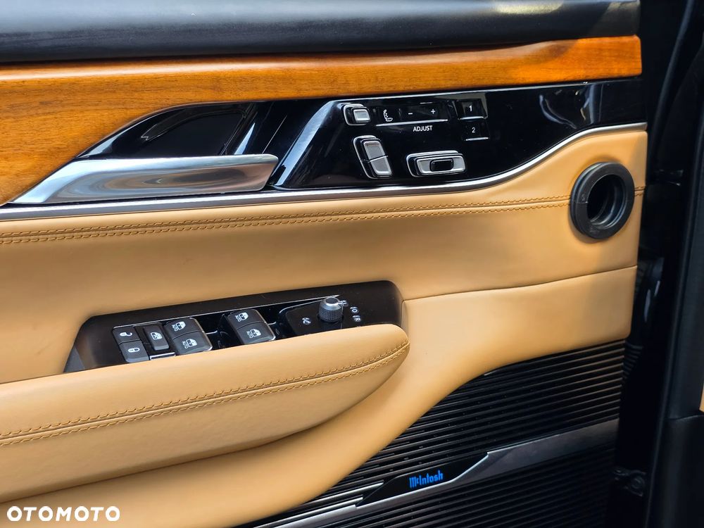 Jeep Grand Wagoneer - 28