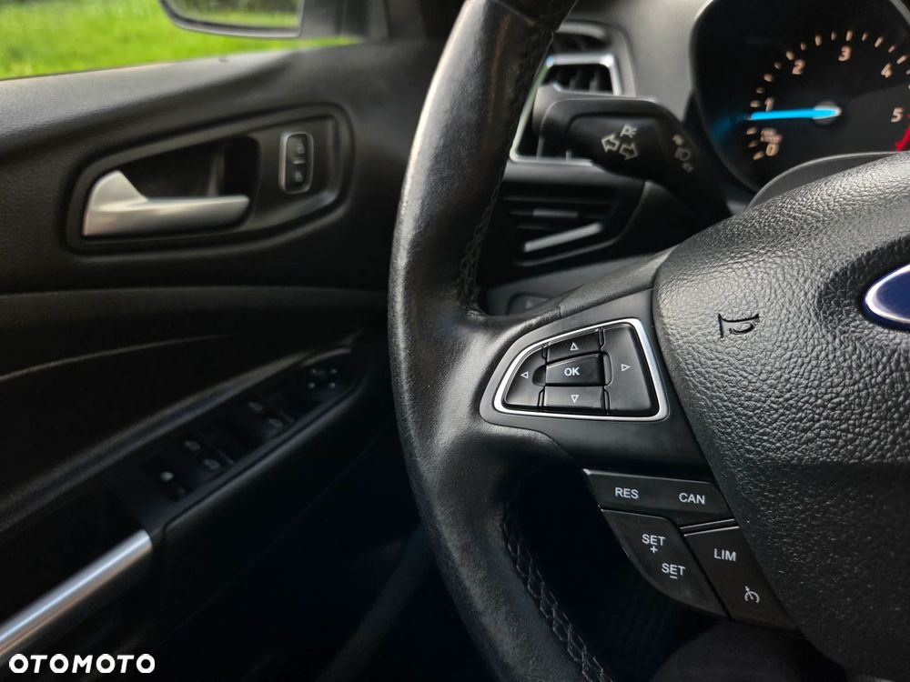 Ford Kuga 2.0 TDCi 2x4 Titanium - 34