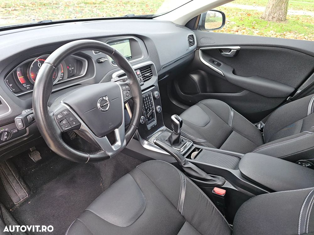 Volvo V40 D2 Linje Svart - 7