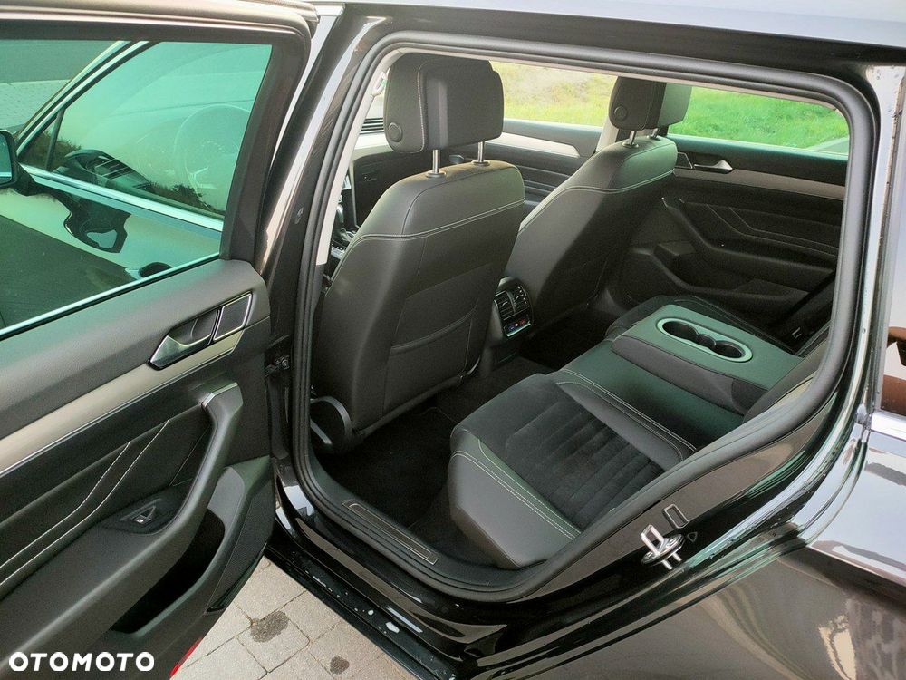 Volkswagen Passat - 12
