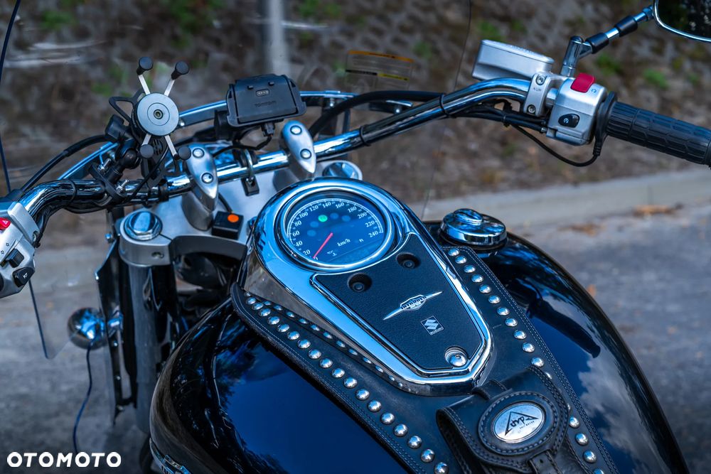 Suzuki Intruder - 18