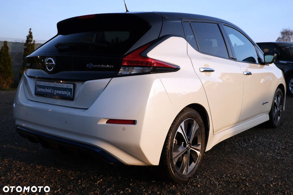 Nissan Leaf 40 kWh TEKNA - 25