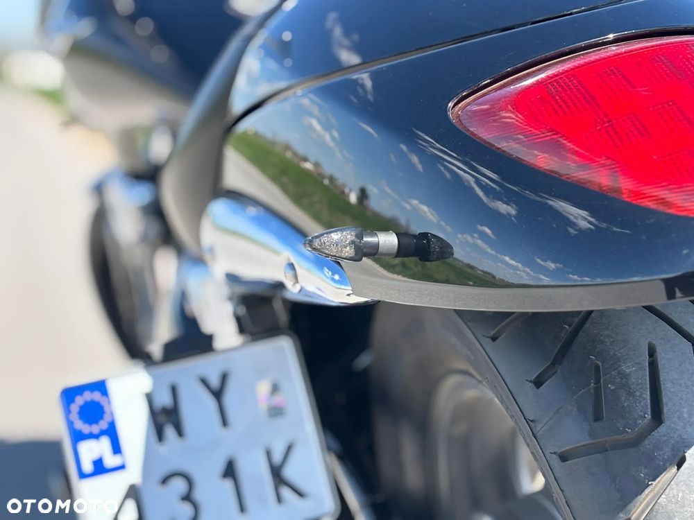 Suzuki Intruder - 3